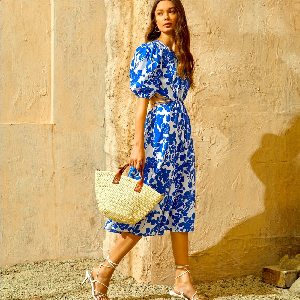 NWOT vacation Floral print tie back cut out dress